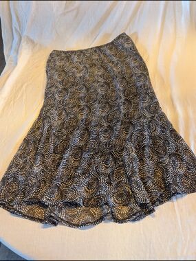 2/30$ Vintage Black and White Swirl Maxi Skirt